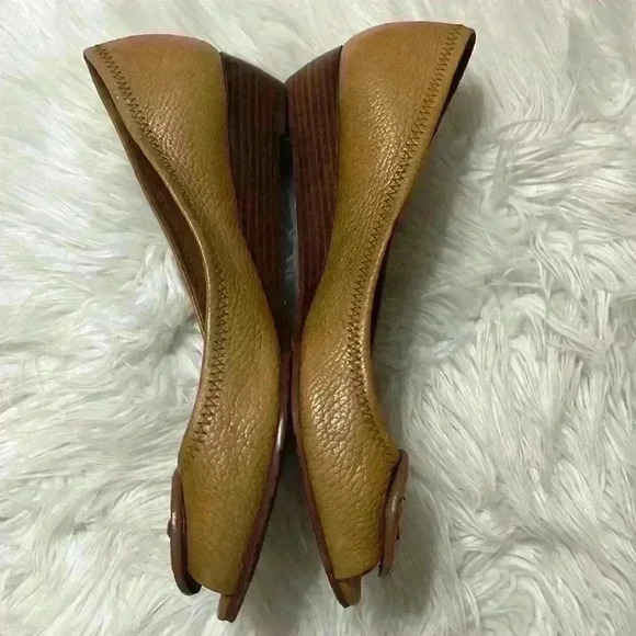 Tory Burch Brown Leather Sally Wedge Pumps Size 8M - Picture 4 of 13